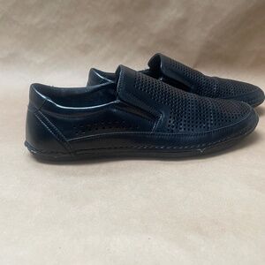 Black summer shoe